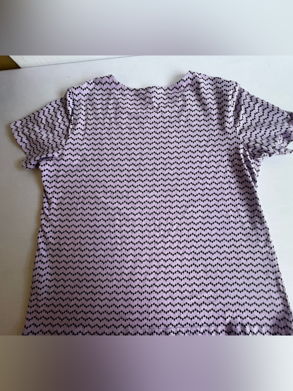 CHRISTOPHER & BANKS SHORT SLEEVE T SHIRT w/ROUND NECK LILAC/ BLACK DESIGN
XL - Picture 8 of 8